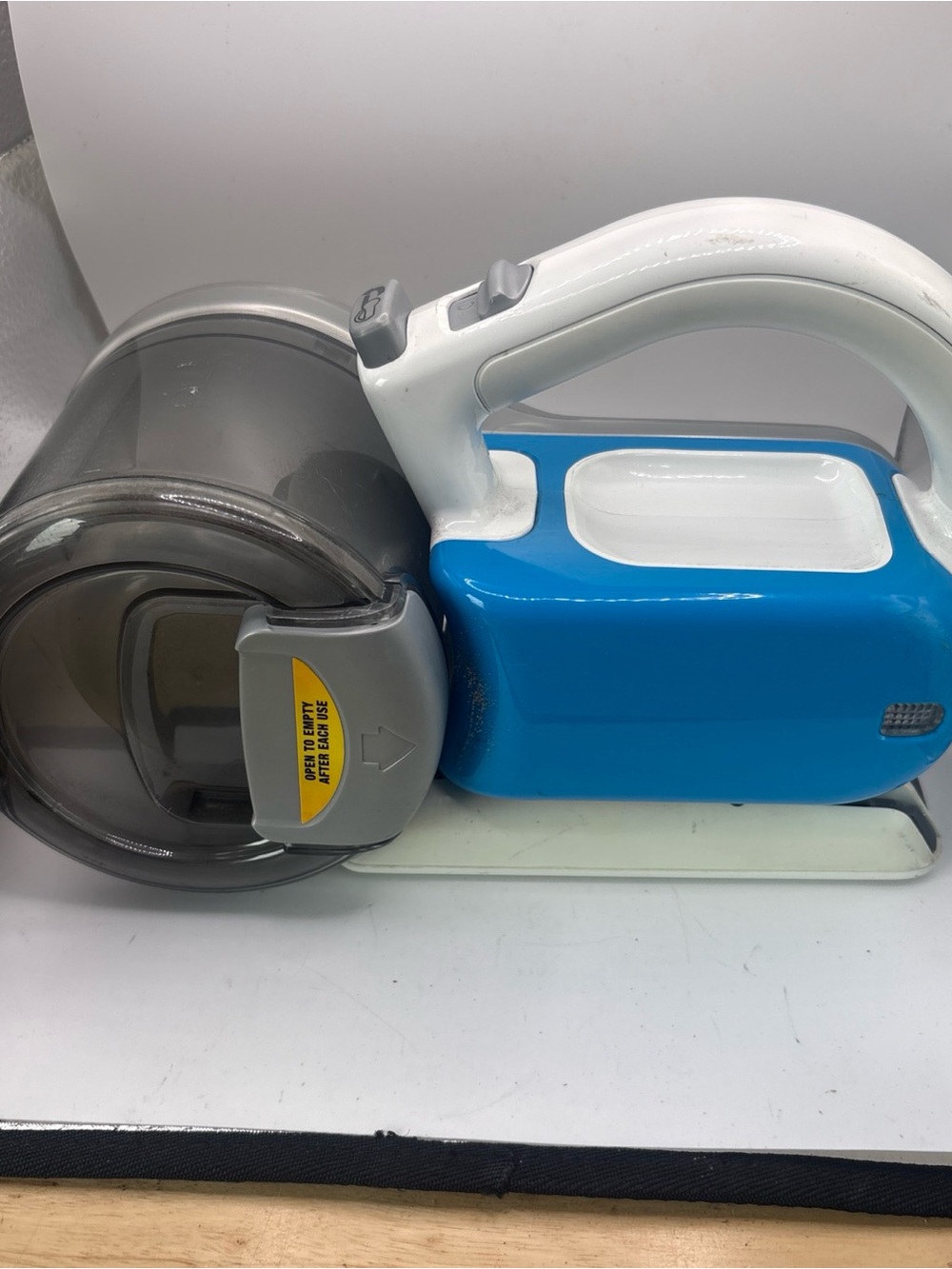 Black+Decker 18V Dustbuster Cordless Pivot Handheld Vacuum with Charger TESTED